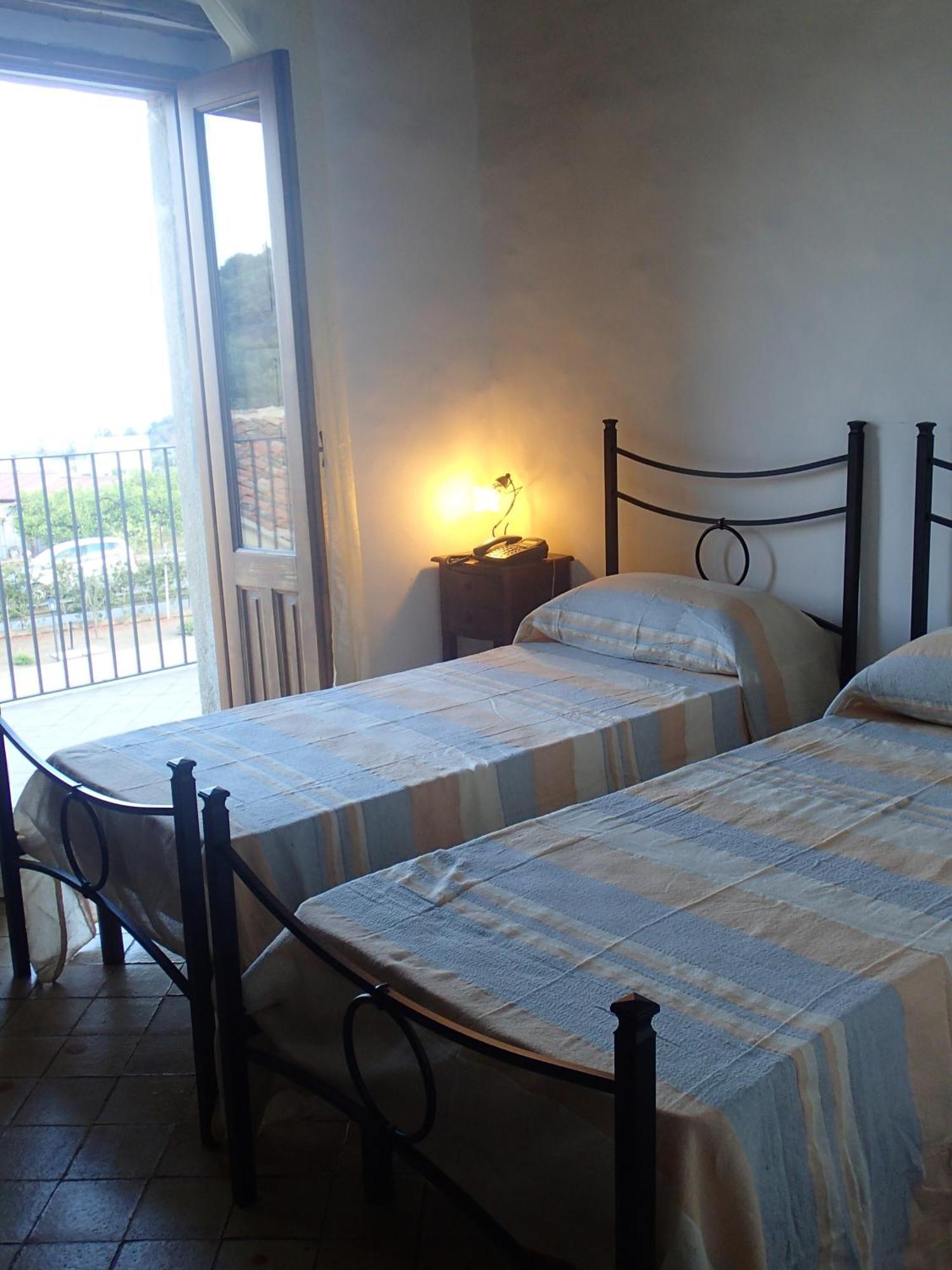 Gasthaus Patitiri Santa Teresa Di Riva Zimmer foto