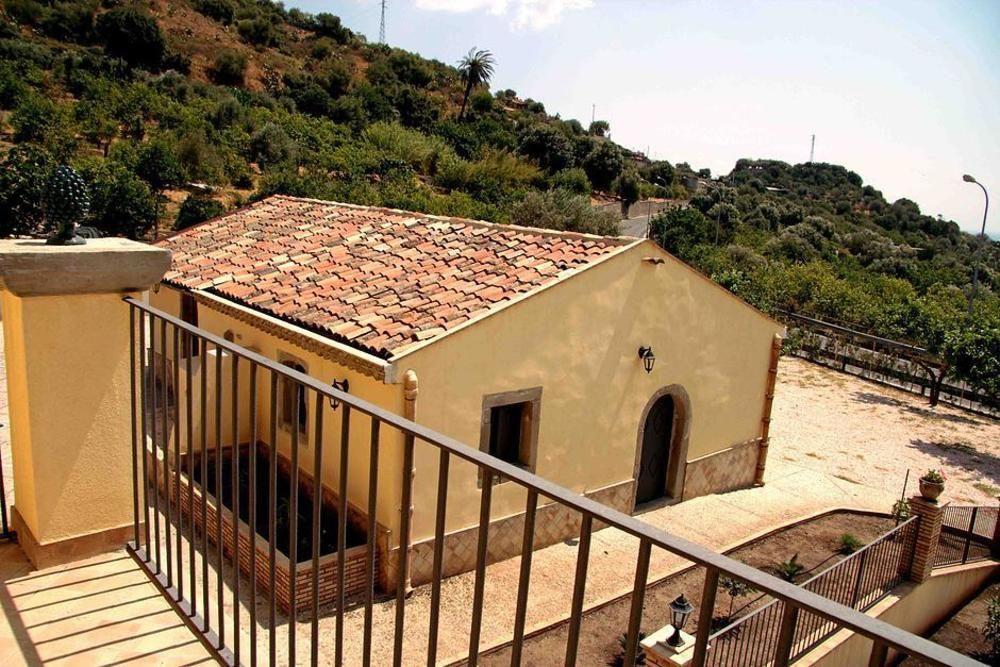 Gasthaus Patitiri Santa Teresa Di Riva Exterior foto